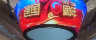 公司花20萬裝修的會議室，竟被客戶吐槽‘像網(wǎng)吧’？高級感會議室的屏幕選擇秘訣”